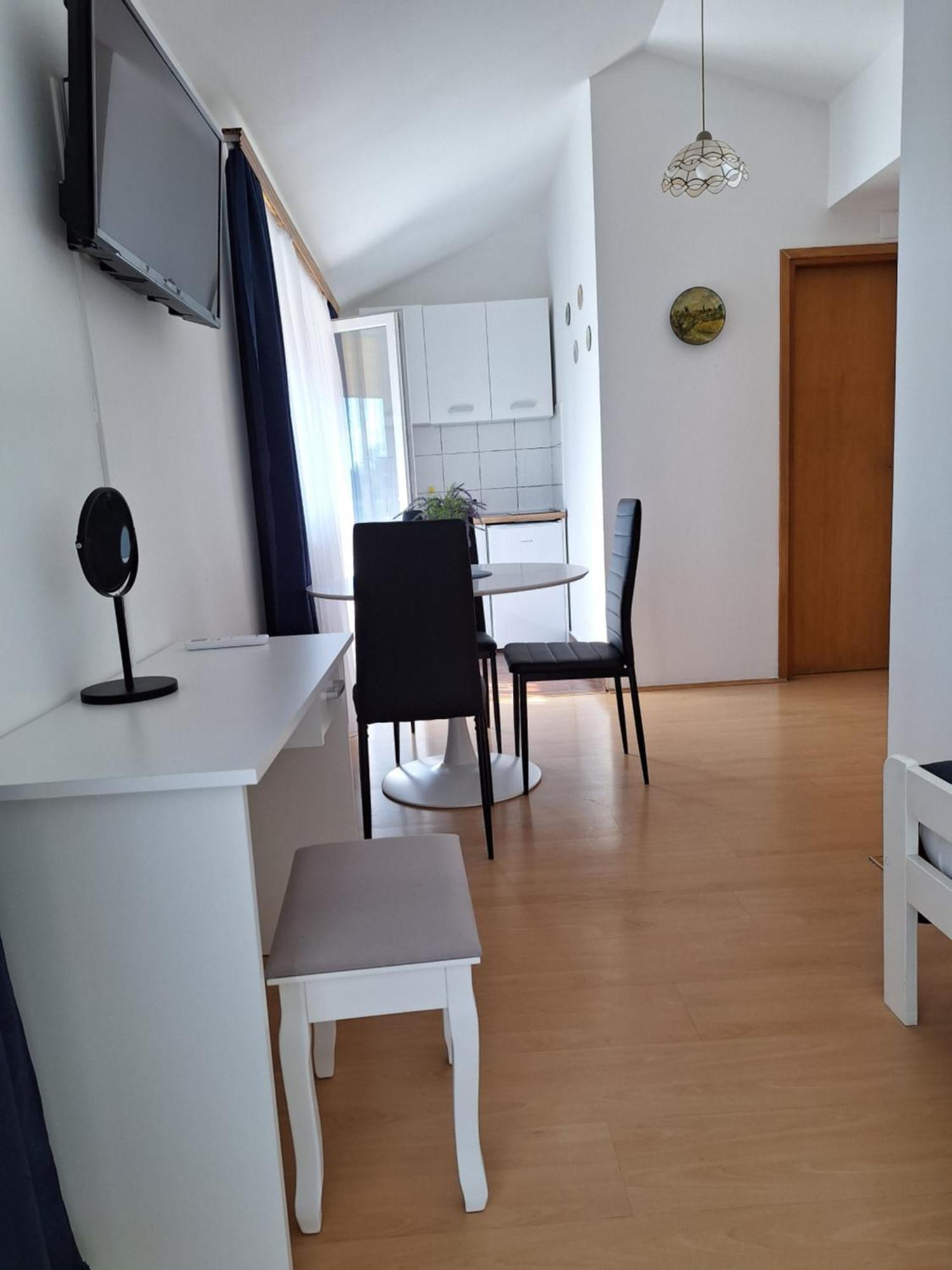 Apartments Kozjan Karlovac Ngoại thất bức ảnh