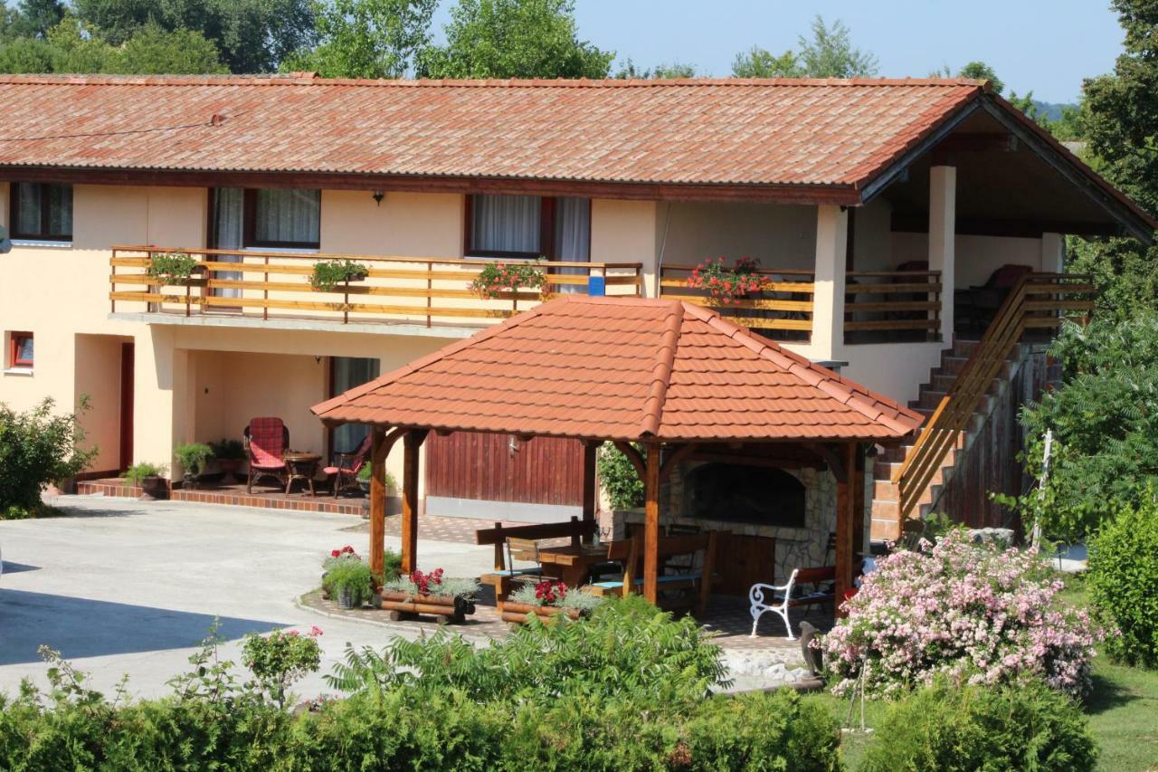 Apartments Kozjan Karlovac Ngoại thất bức ảnh